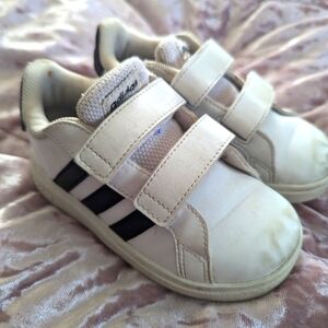 Adidas Sneakers